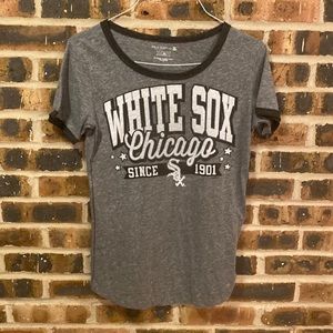 Chicago White Sox graphic short-sleeve tee (5th & Ocean), Women’s size Small
